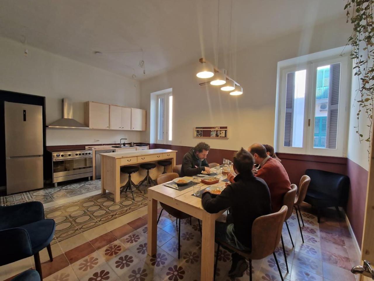 Lostabile Guesthouse & Coworking Барі Екстер'єр фото