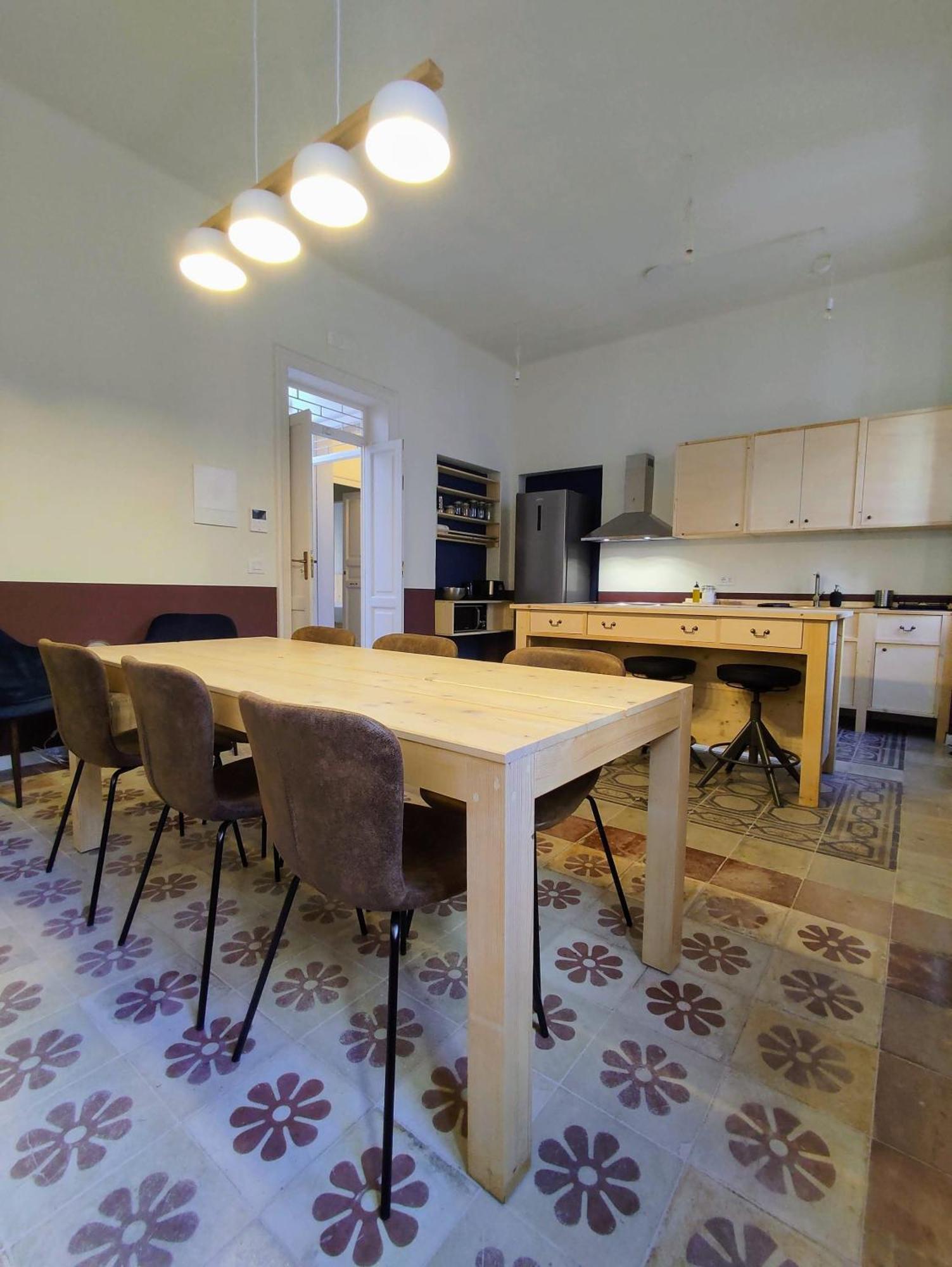 Lostabile Guesthouse & Coworking Барі Екстер'єр фото