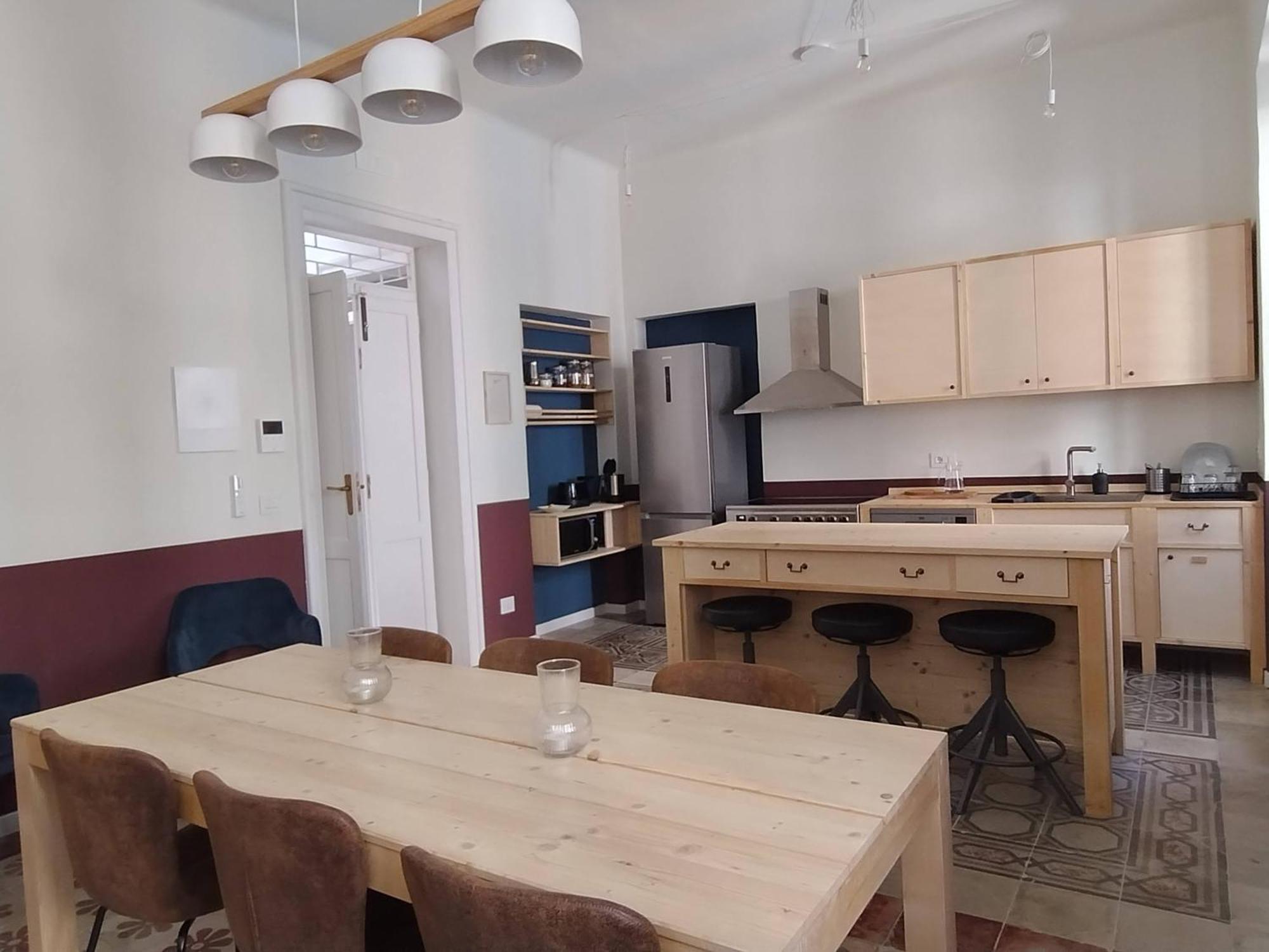 Lostabile Guesthouse & Coworking Барі Екстер'єр фото